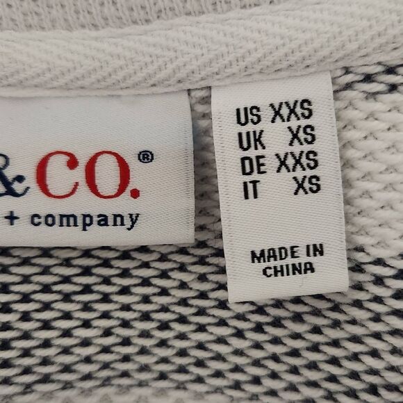 D&Co. Navy and White Striped Knit Top Size XXS Preppy Navy Stripe Top - Picture 7 of 8